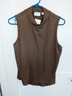 Nwt Cyrus Sleeveless Mock Neck Tank